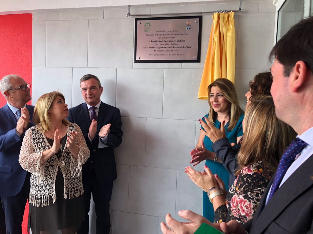 Susana Díaz y el rector de la UCA inauguran la sede del INDESS
